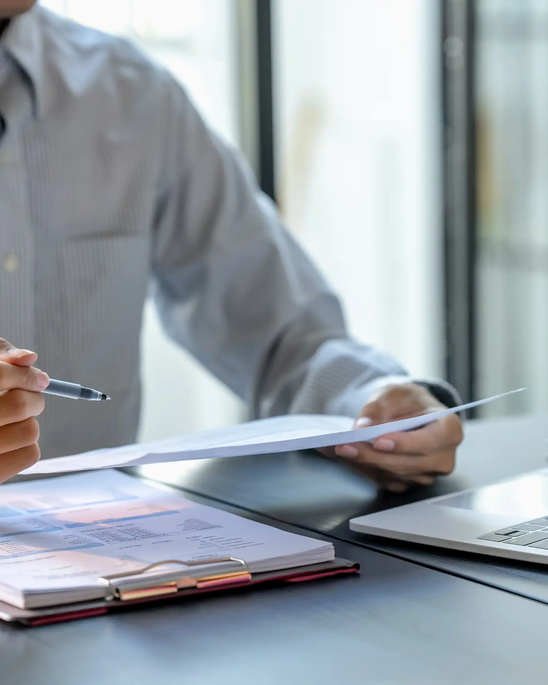 Përkthyes i certifikuar shqip–frëngjisht në Paris për dokumente zyrtare dhe ligjore